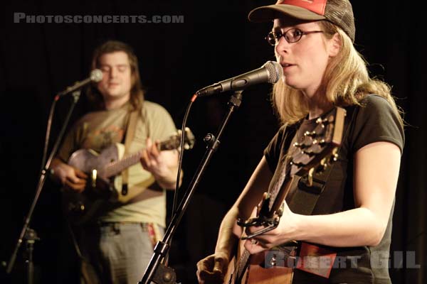 LAURA VEIRS - 2005-03-12 - PARIS - La Maroquinerie - 